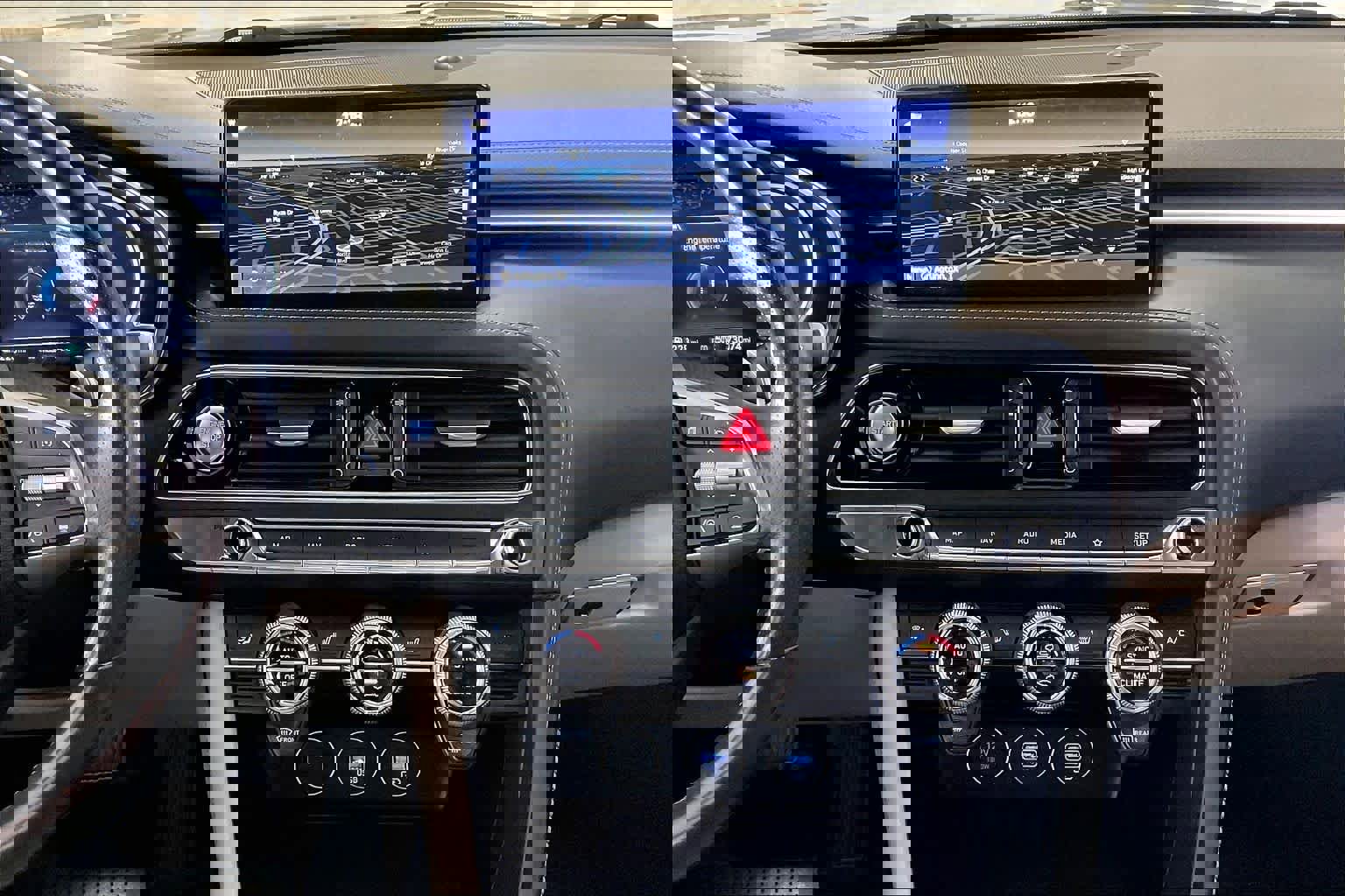 Used 2022 Genesis G70 2.0T image 7