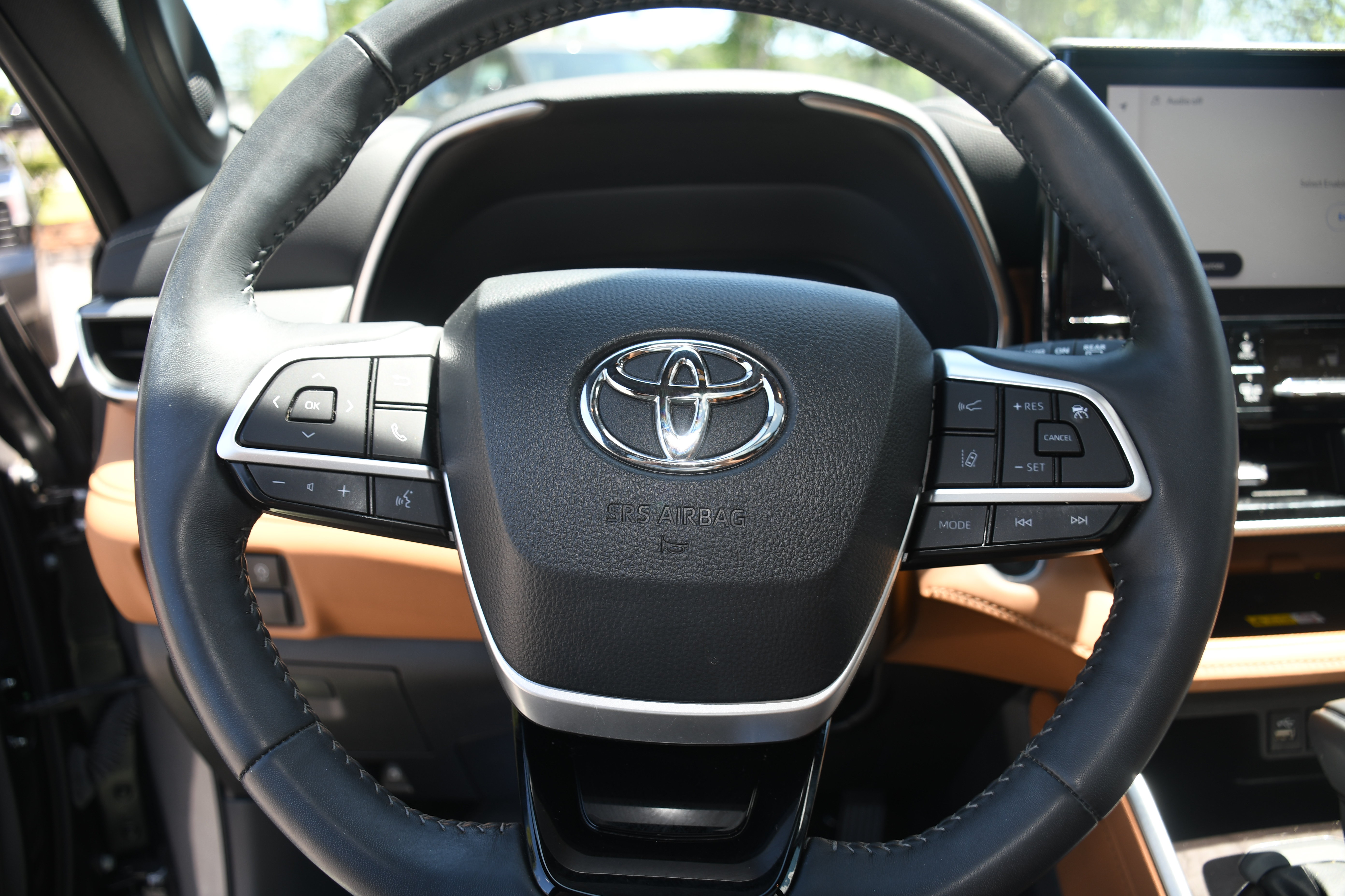 Certified 2024 Toyota Highlander Platinum FWD image 14