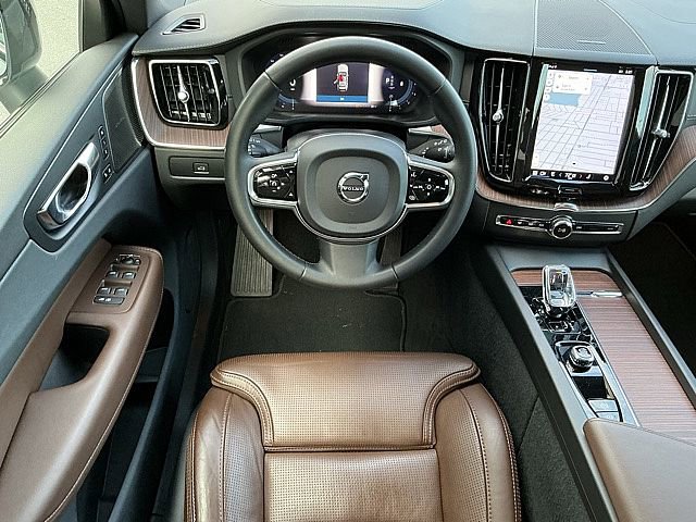 Used 2023 Volvo XC60 B5 Ultimate w/ Climate Package image 5
