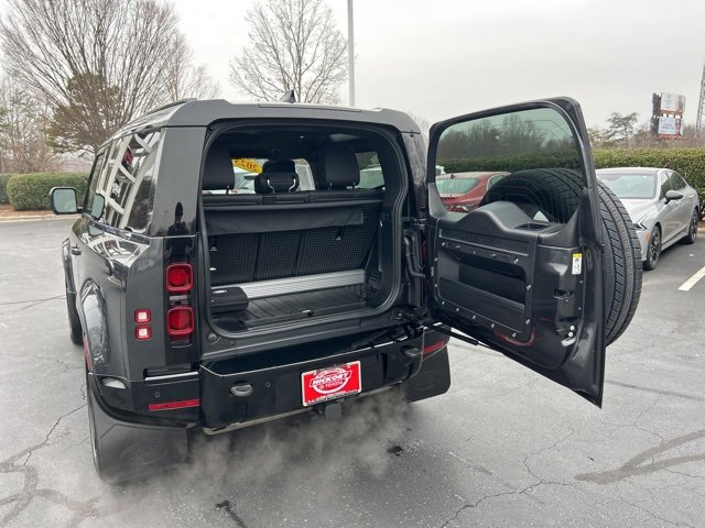 Used 2023 Land Rover Defender 90 X-Dynamic SE image 7