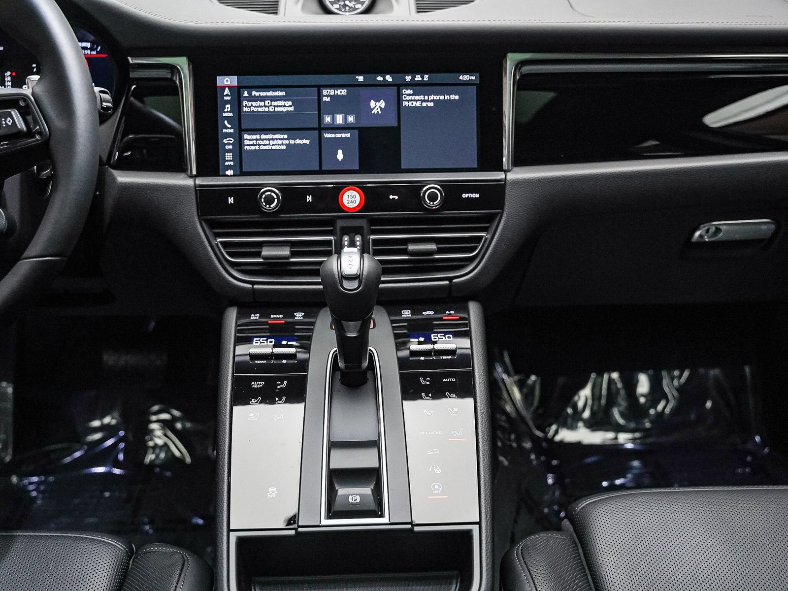 Certified 2026 Porsche Macan AWD/4WD image 17