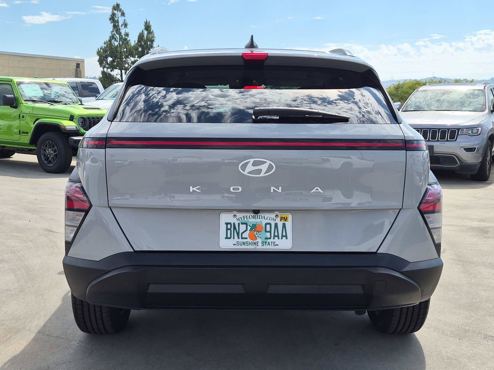 Used 2025 Hyundai Kona SEL FWD image 5