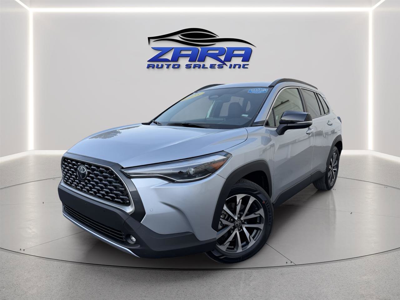 Used 2025 Toyota Corolla Cross XLE image 1