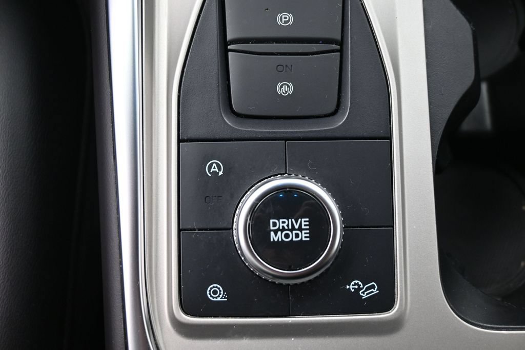 Used 2024 Ford Explorer XLT w/ Equipment Group 202A AWD/4WD image 16