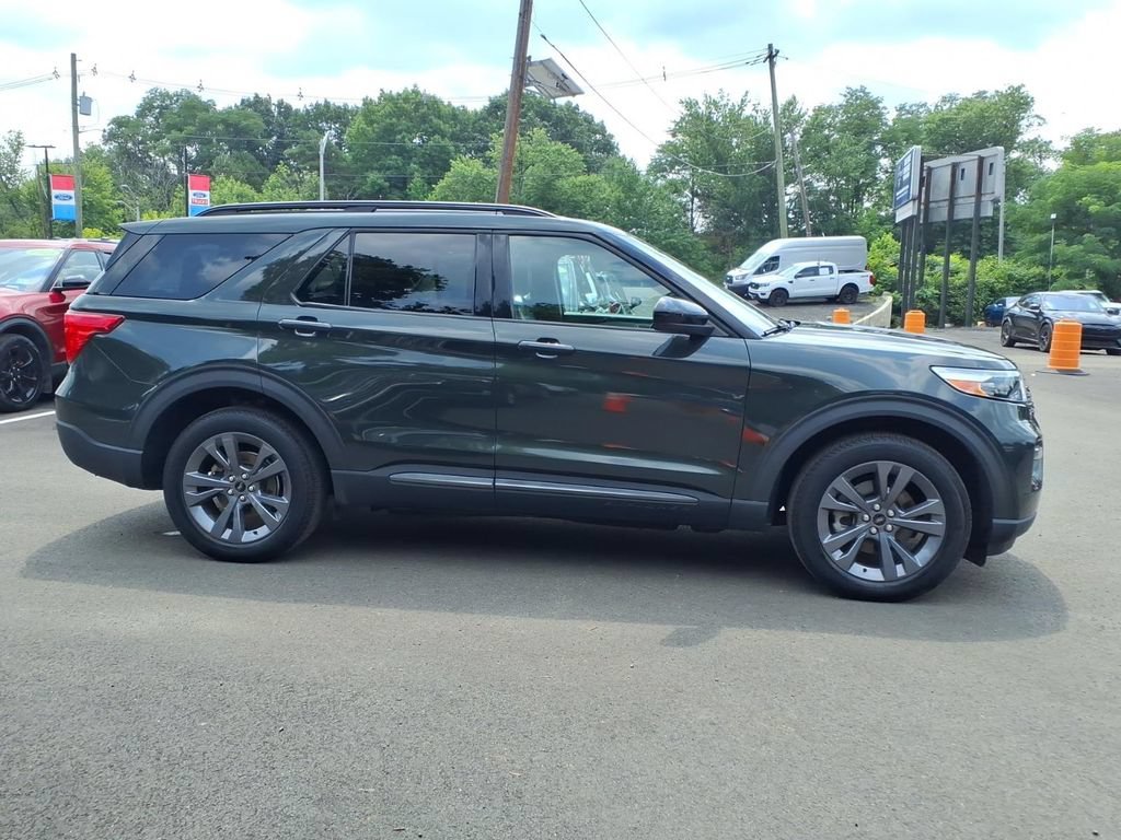 Used 2022 Ford Explorer XLT w/ Equipment Group 202A AWD/4WD image 13
