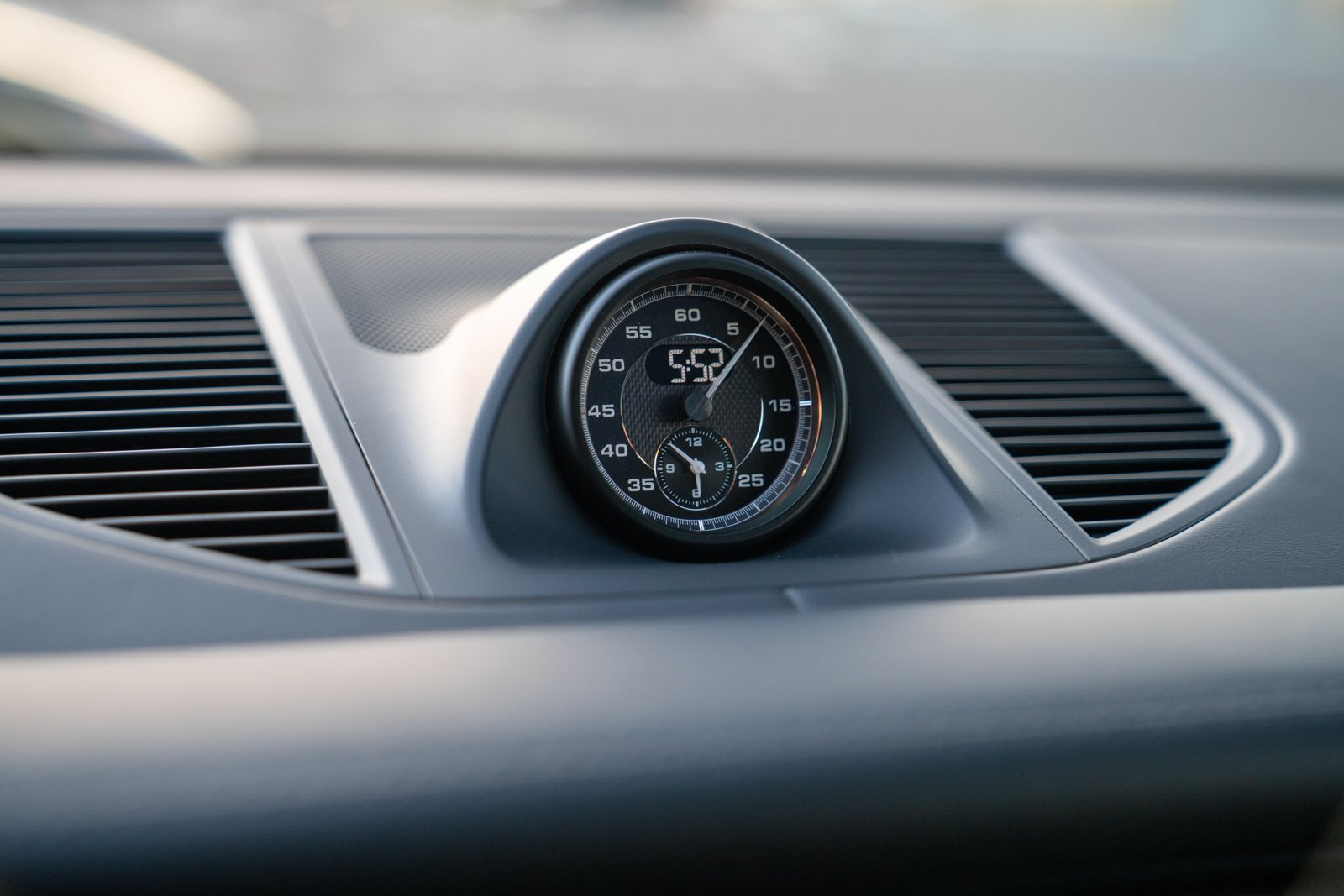 Certified 2026 Porsche Macan Turbo AWD/4WD image 17