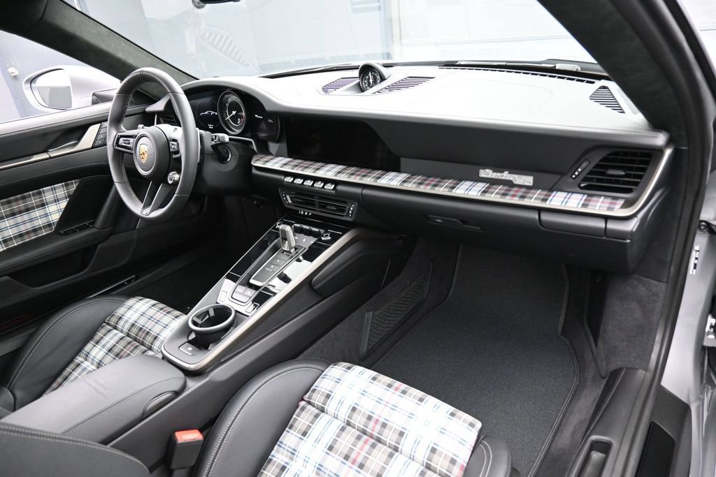 Certified 2025 Porsche 911 Turbo AWD/4WD image 31