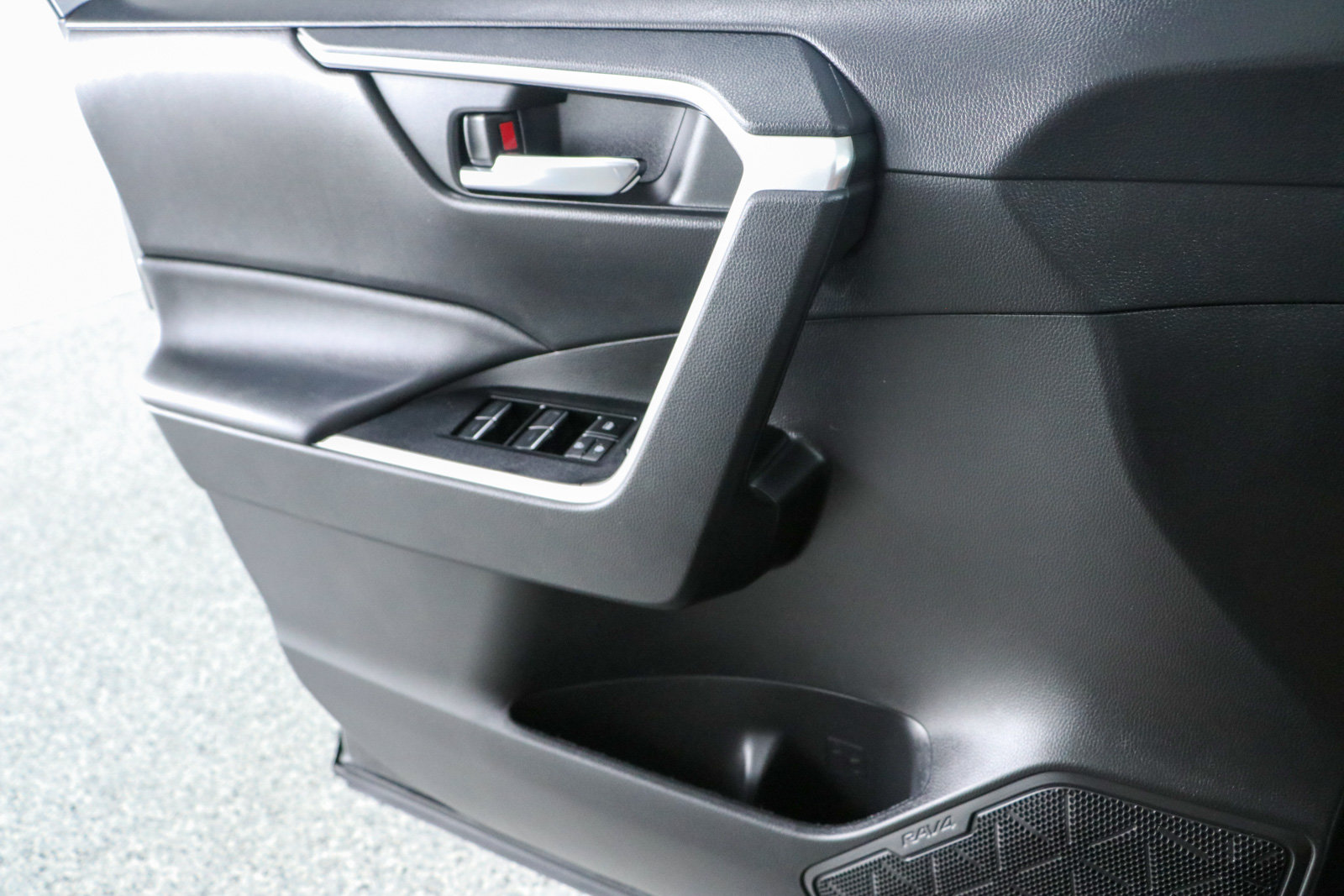 Used 2022 Toyota RAV4 XLE Premium FWD image 22