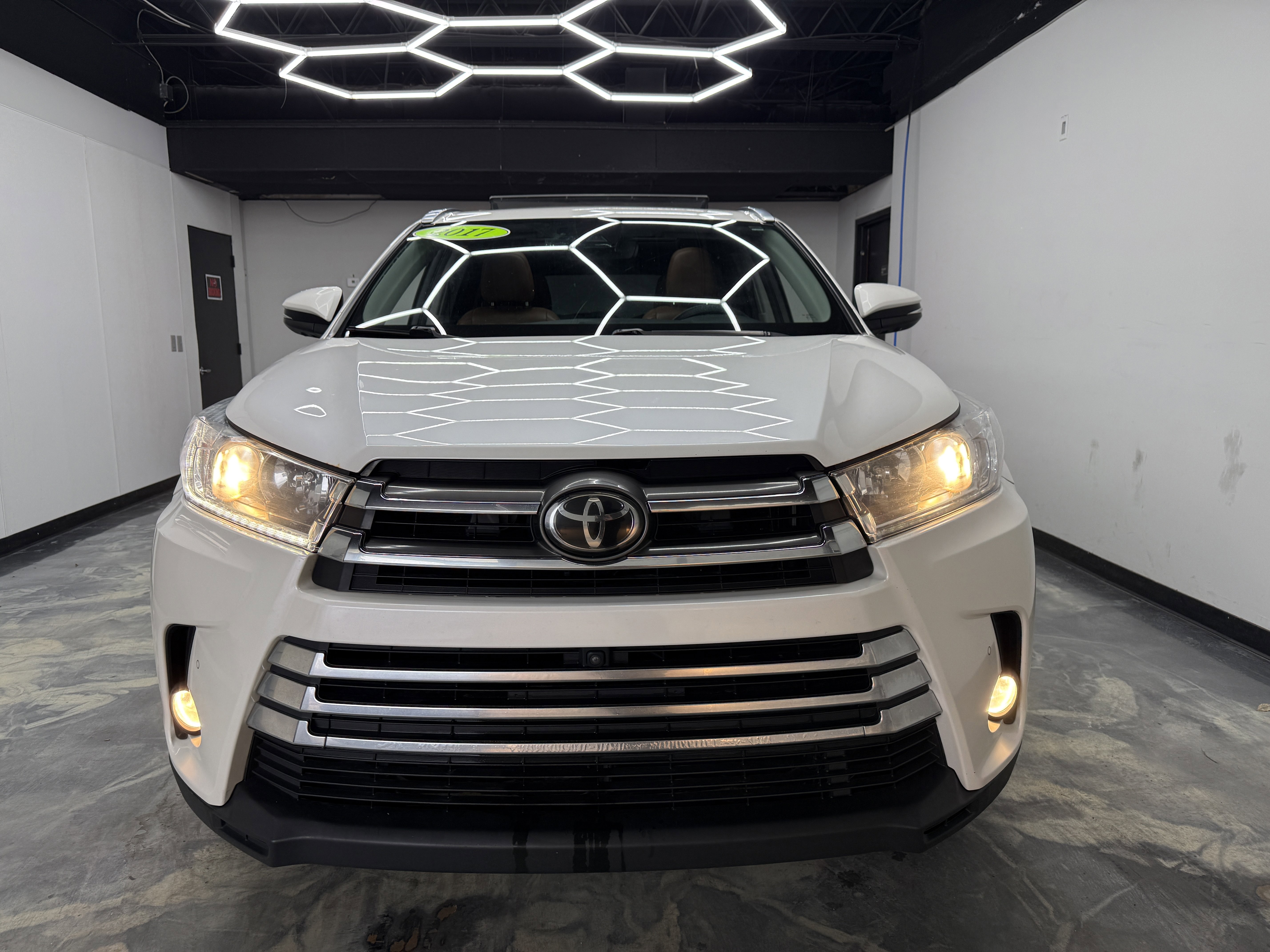 Used 2017 Toyota Highlander Limited image 7