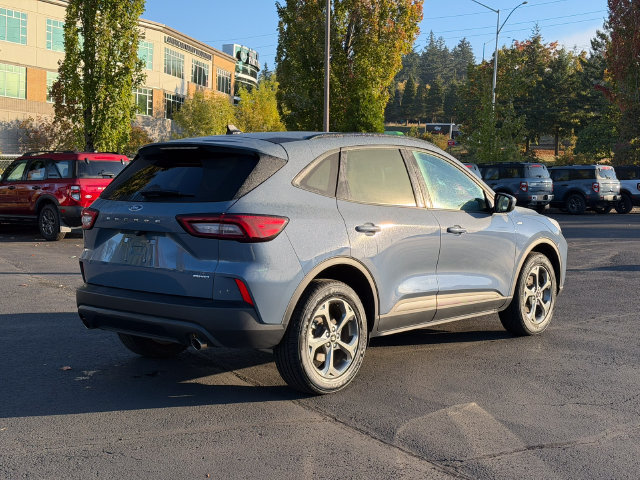 Certified 2025 Ford Escape ST-Line Select AWD/4WD image 4