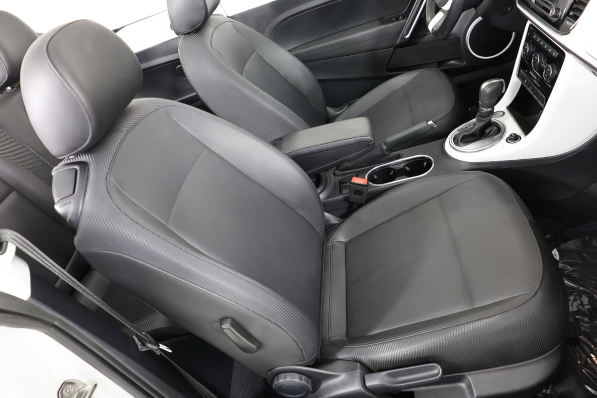 Used 2019 Volkswagen Beetle 2.0T SE FWD image 30