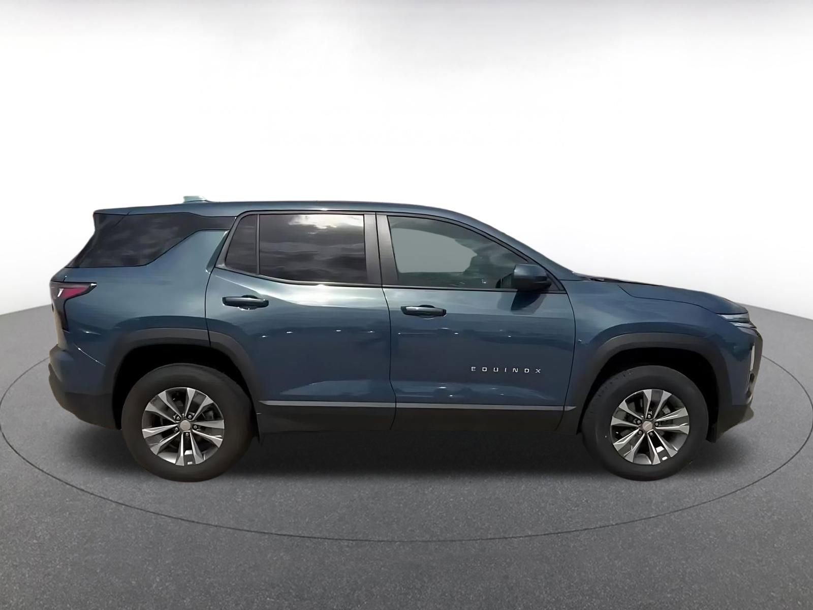 Used 2025 Chevrolet Equinox LT FWD image 16
