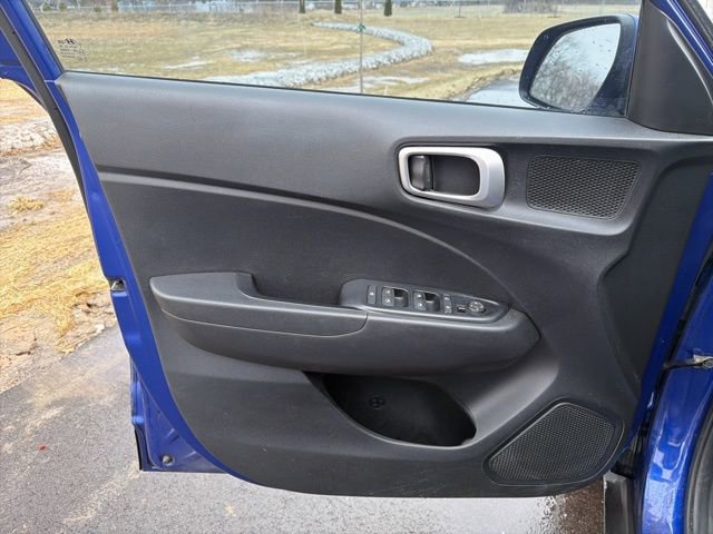 Used 2020 Hyundai Venue SE image 13