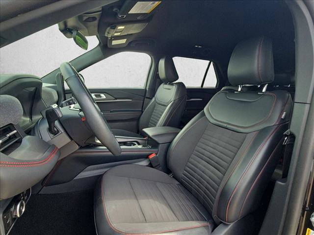 Used 2025 Ford Explorer ST-Line w/ ST-Line Street Pack AWD/4WD image 14
