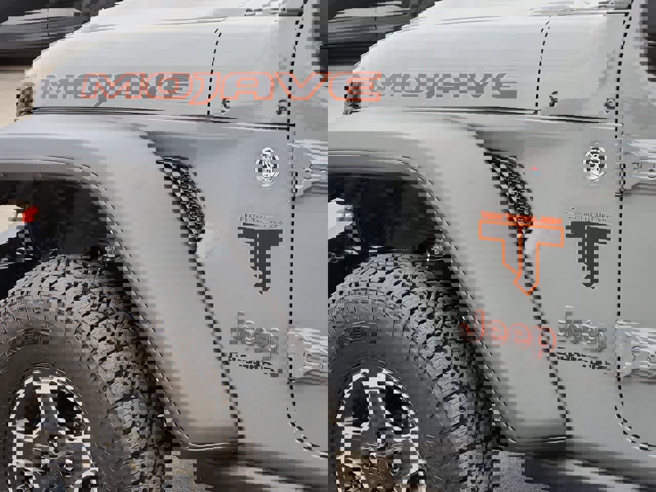 Used 2023 Jeep Gladiator Mojave image 11