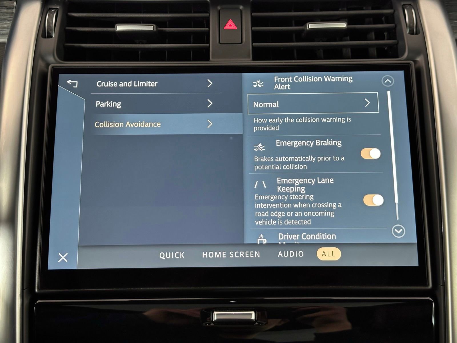 Used 2023 Land Rover Discovery Metropolitan Edition image 39