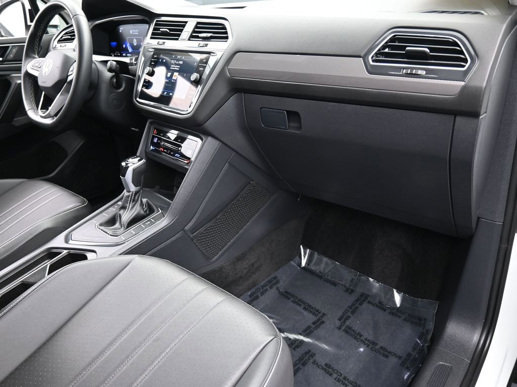 Used 2023 Volkswagen Tiguan SE image 44