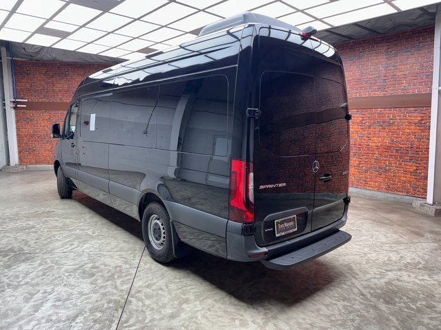 Used 2023 Mercedes-Benz Sprinter 2500 image 2