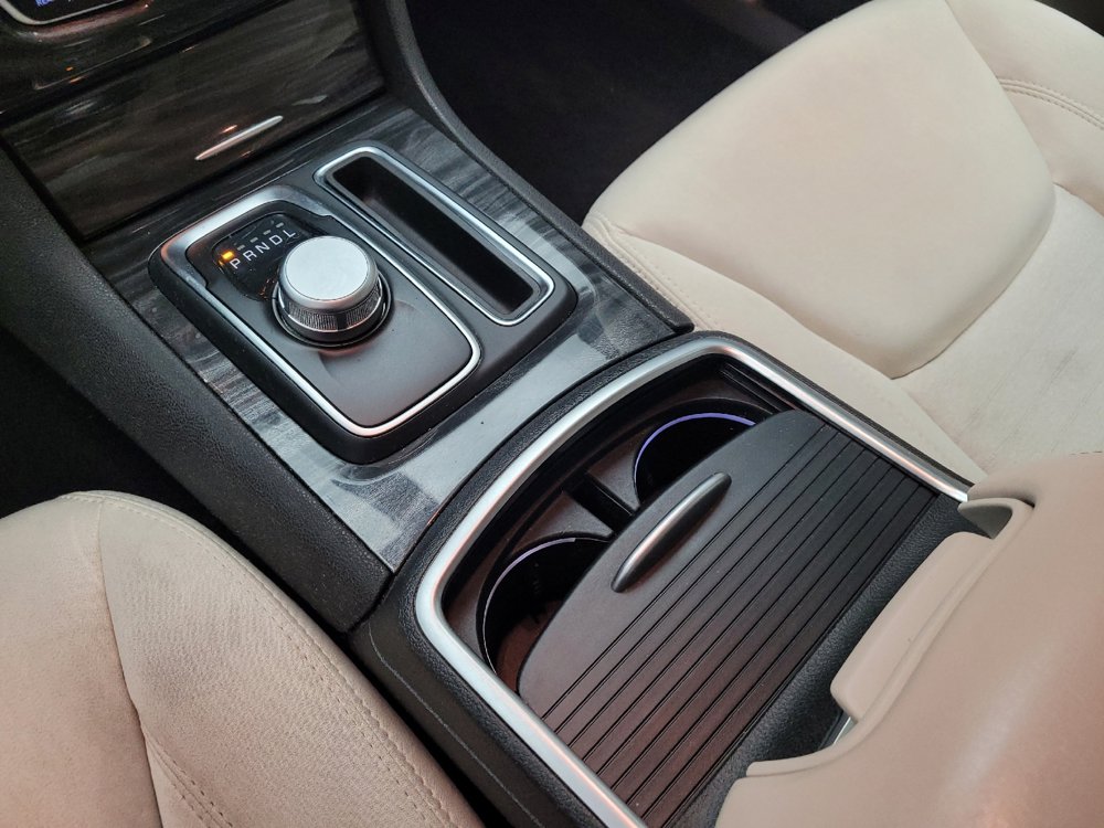 Used 2019 Chrysler 300 Touring w/ Driver Convenience Group RWD image 26