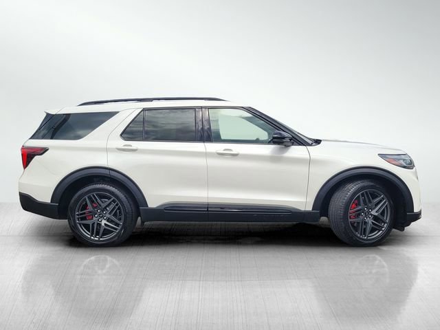Certified 2025 Ford Explorer ST AWD/4WD image 3