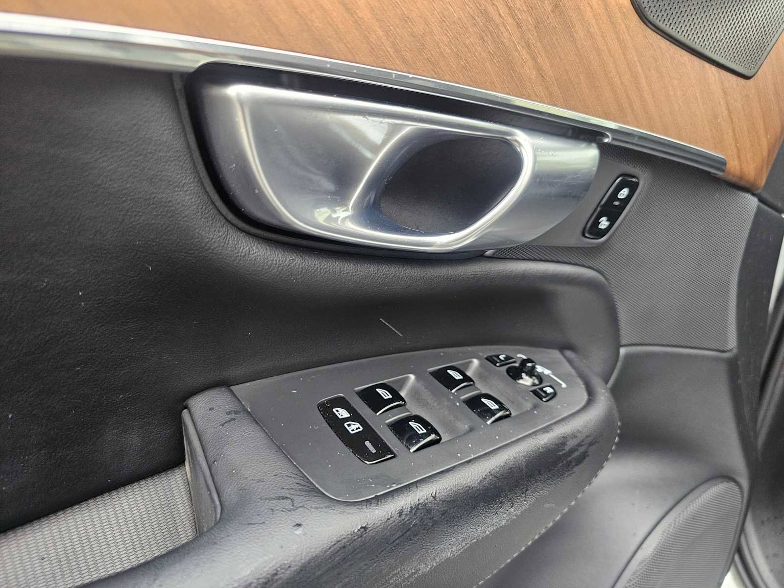 Certified 2025 Volvo XC90 T8 Plus w/ Protection Package Premier image 27