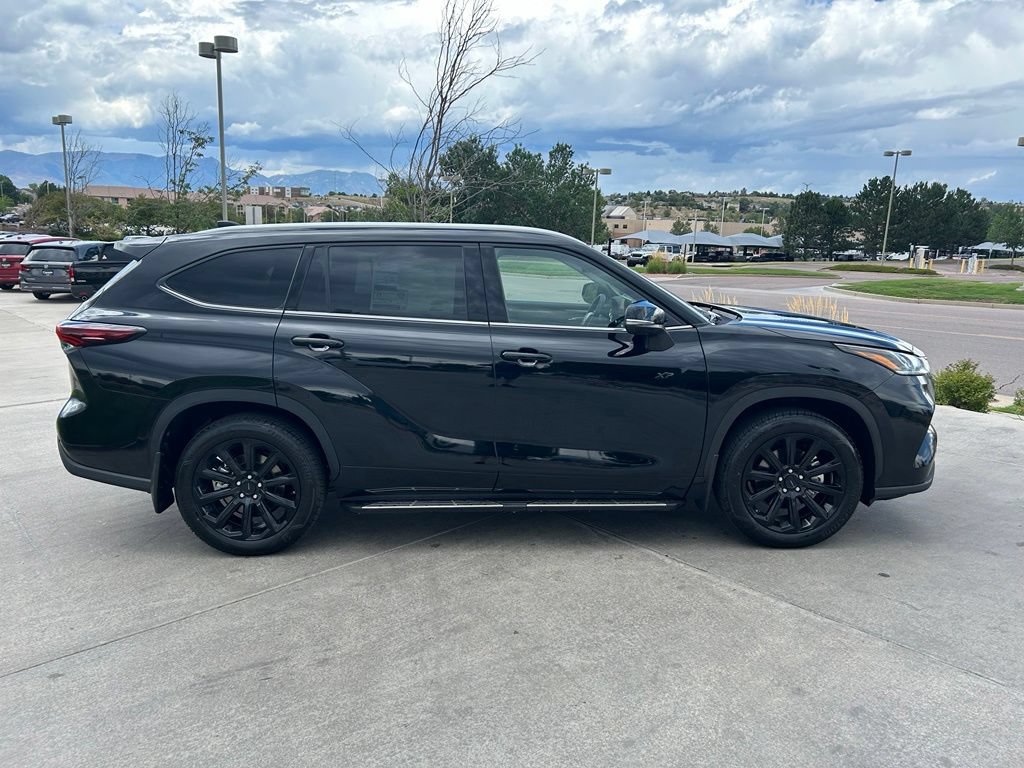 Used 2026 Toyota Highlander Limited AWD/4WD image 9