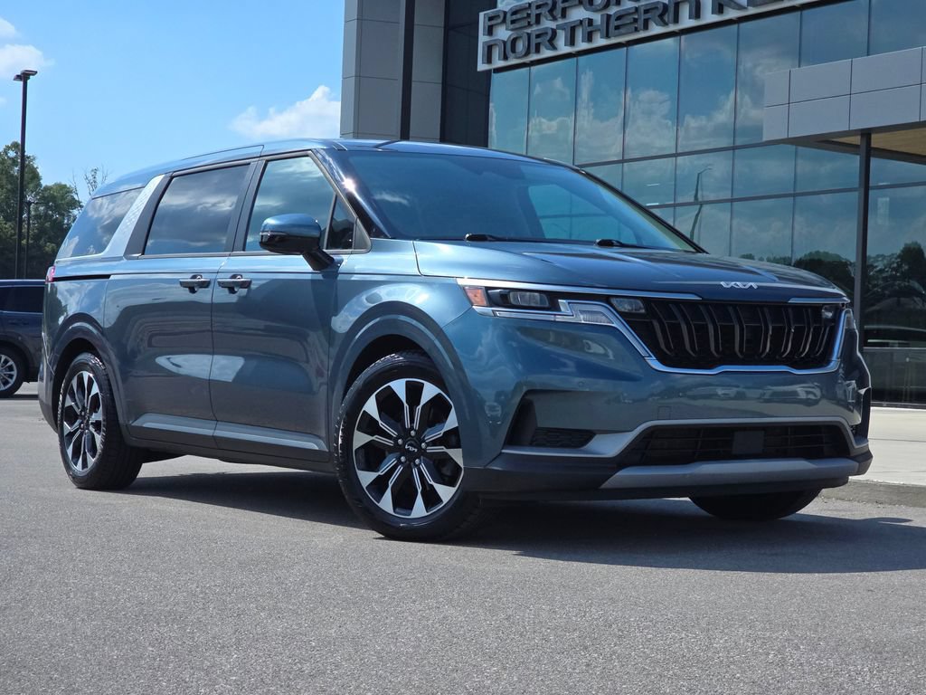 Used 2022 Kia Carnival EX FWD image 2