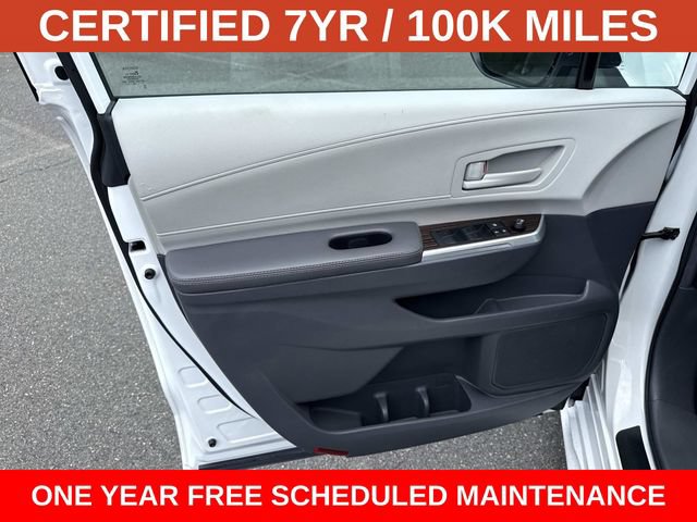 Used 2024 Toyota Sienna LE AWD/4WD image 13