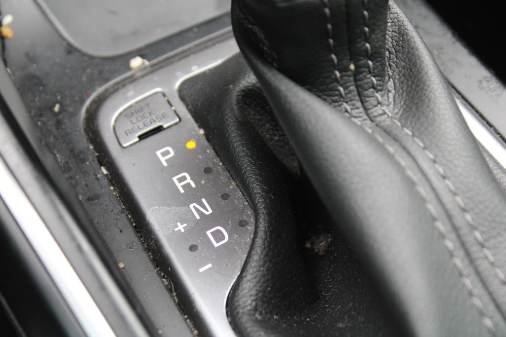 Certified 2025 Kia Sorento S w/ Panoramic Sunroof Package image 35