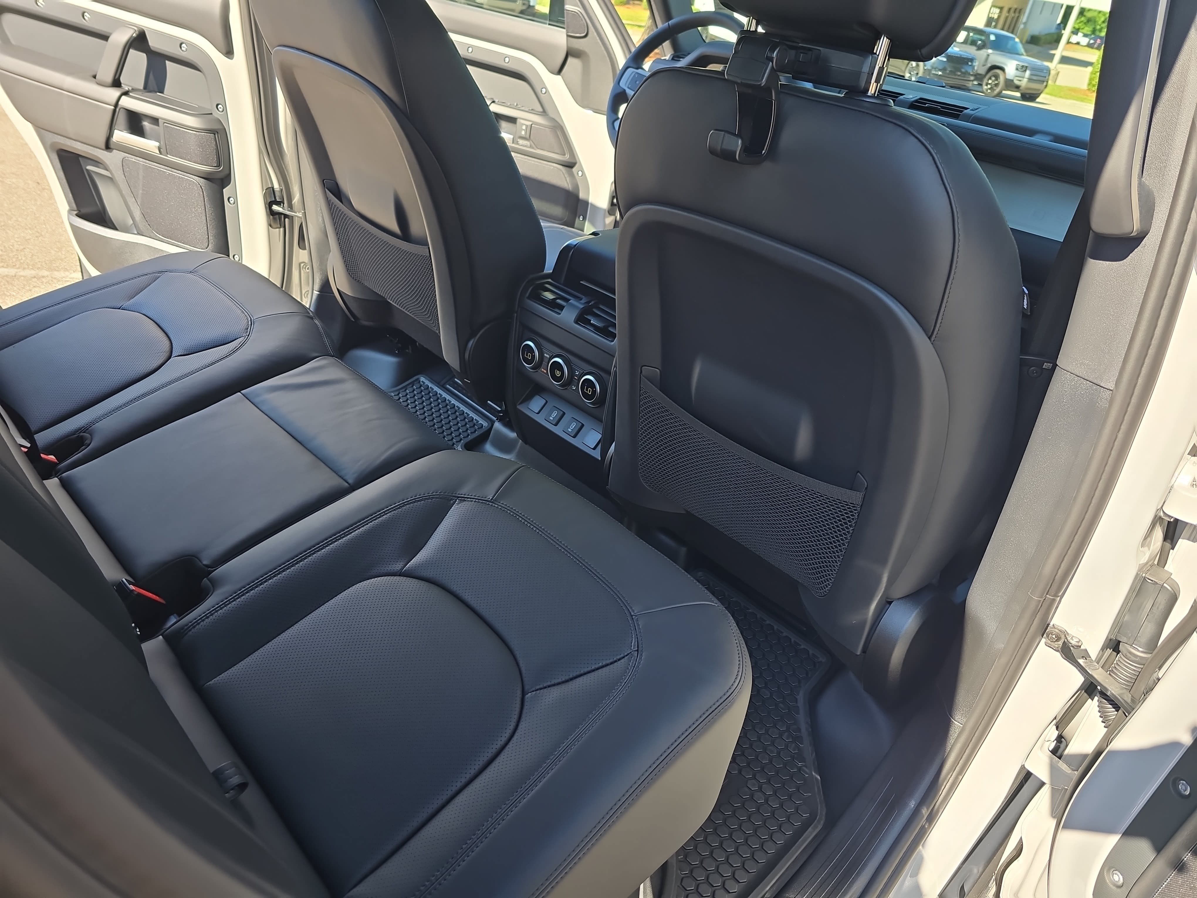 New 2026 Land Rover Defender 110 X-Dynamic SE AWD/4WD image 11