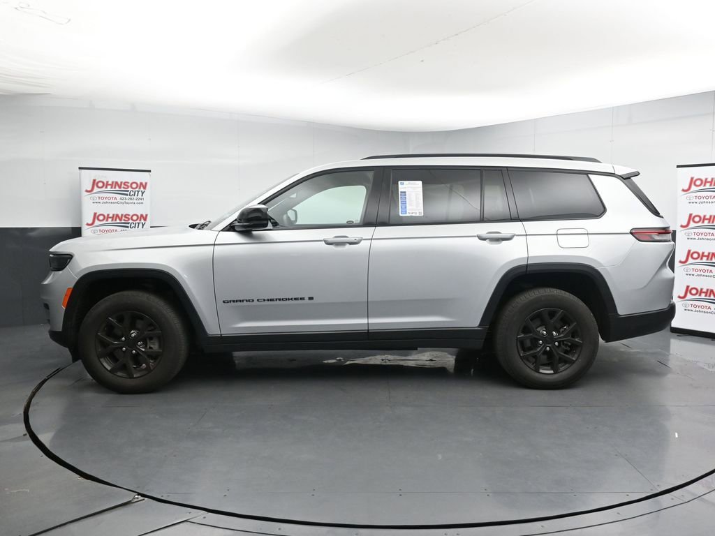 Used 2024 Jeep Grand Cherokee L Laredo AWD/4WD image 5