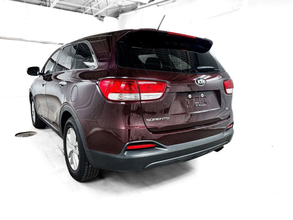 Used 2017 Kia Sorento LX image 4