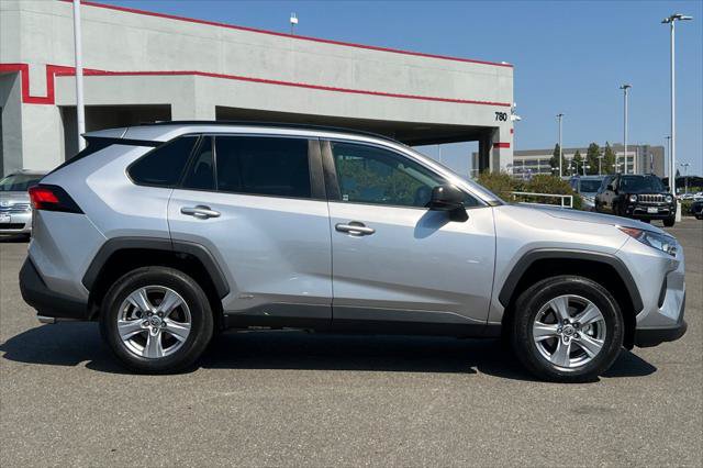 Certified 2022 Toyota RAV4 LE AWD/4WD image 6