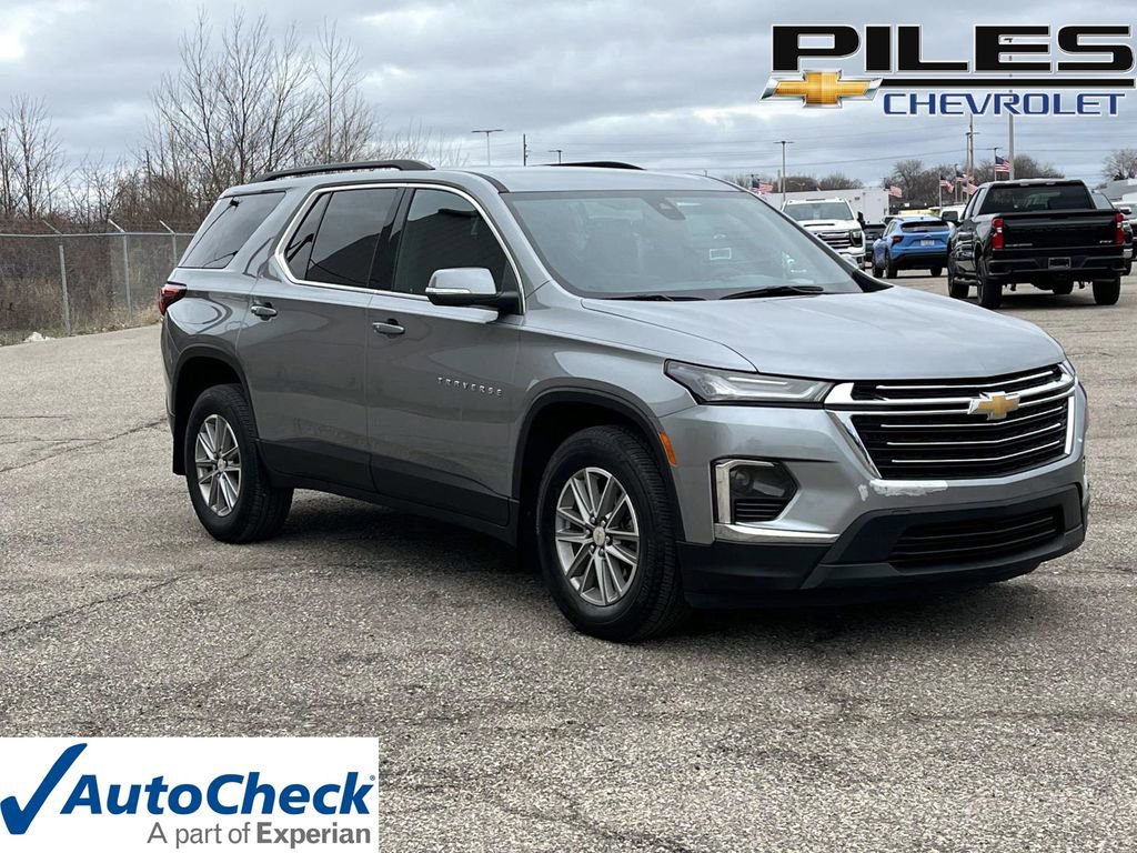 Used 2023 Chevrolet Traverse LT image 1