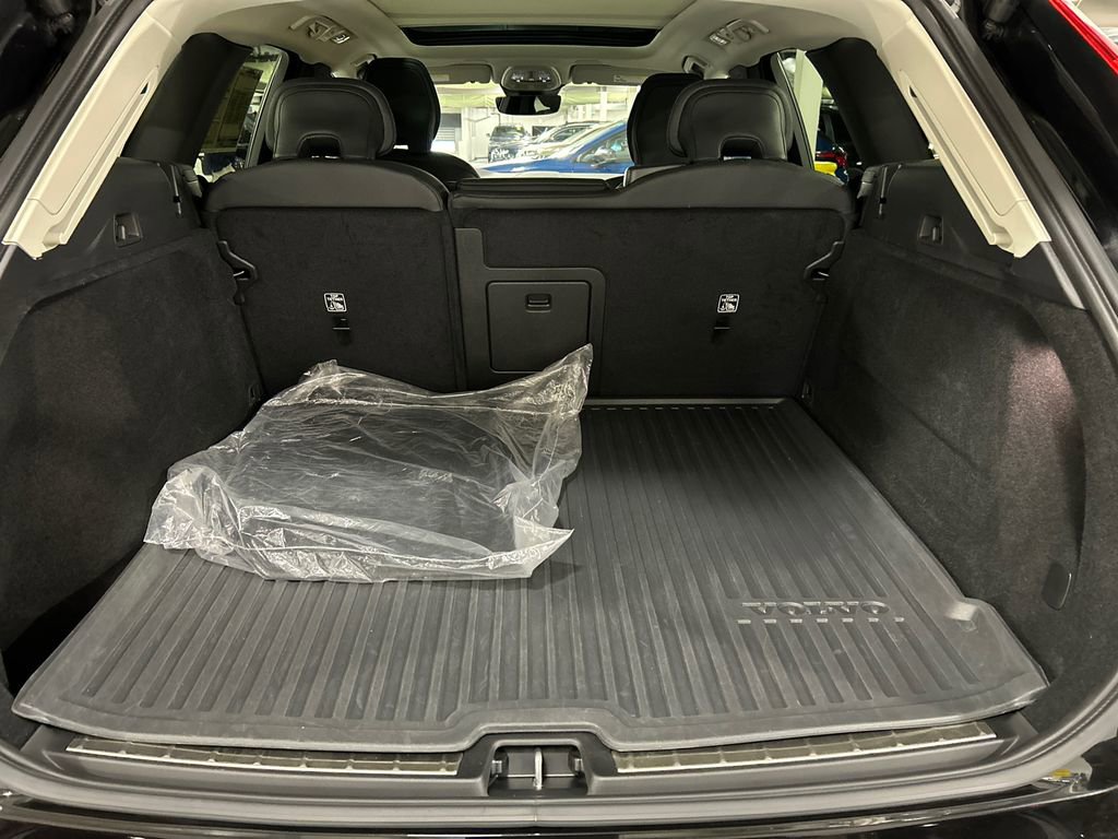 Certified 2024 Volvo XC60 B5 Plus w/ Climate Package image 26