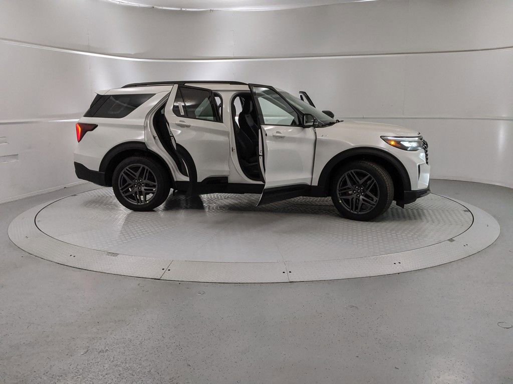 New 2025 Ford Explorer ST-Line w/ Premium Package image 8