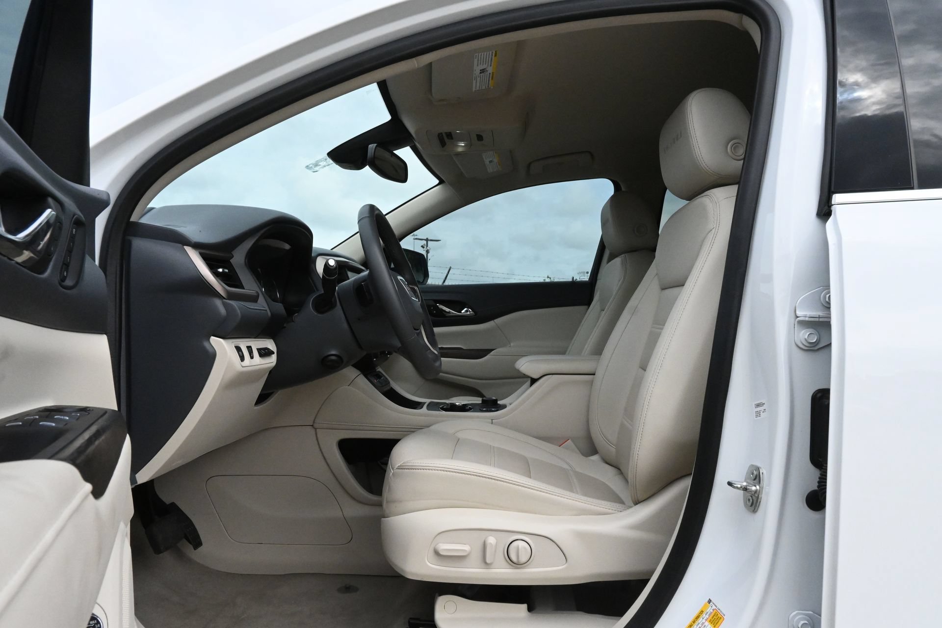 Used 2023 GMC Acadia Denali AWD/4WD image 19
