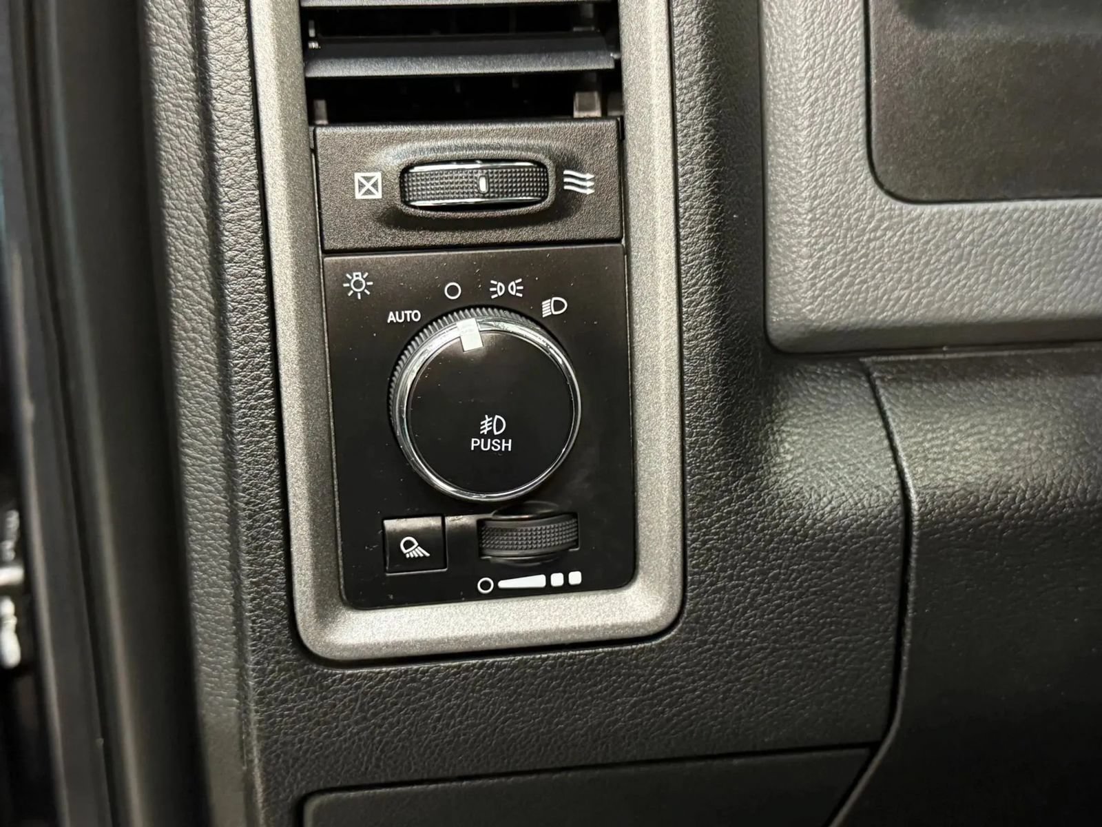Used 2018 RAM 1500 Express w/ Express Value Package AWD/4WD image 25