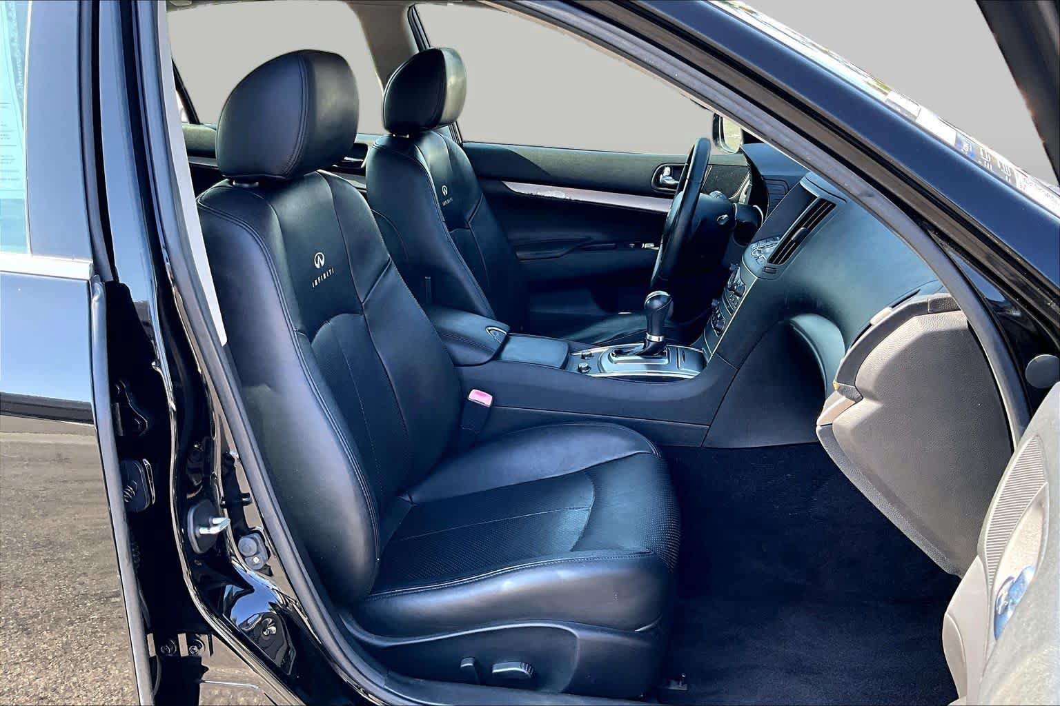 Used 2011 INFINITI G25 Journey w/ Moonroof Pkg RWD image 8