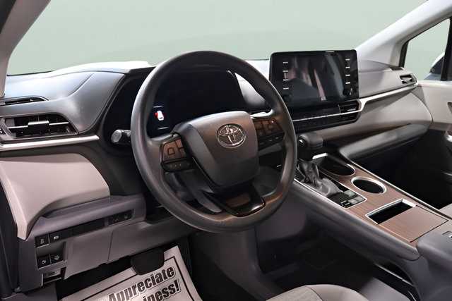 Used 2022 Toyota Sienna LE FWD image 12