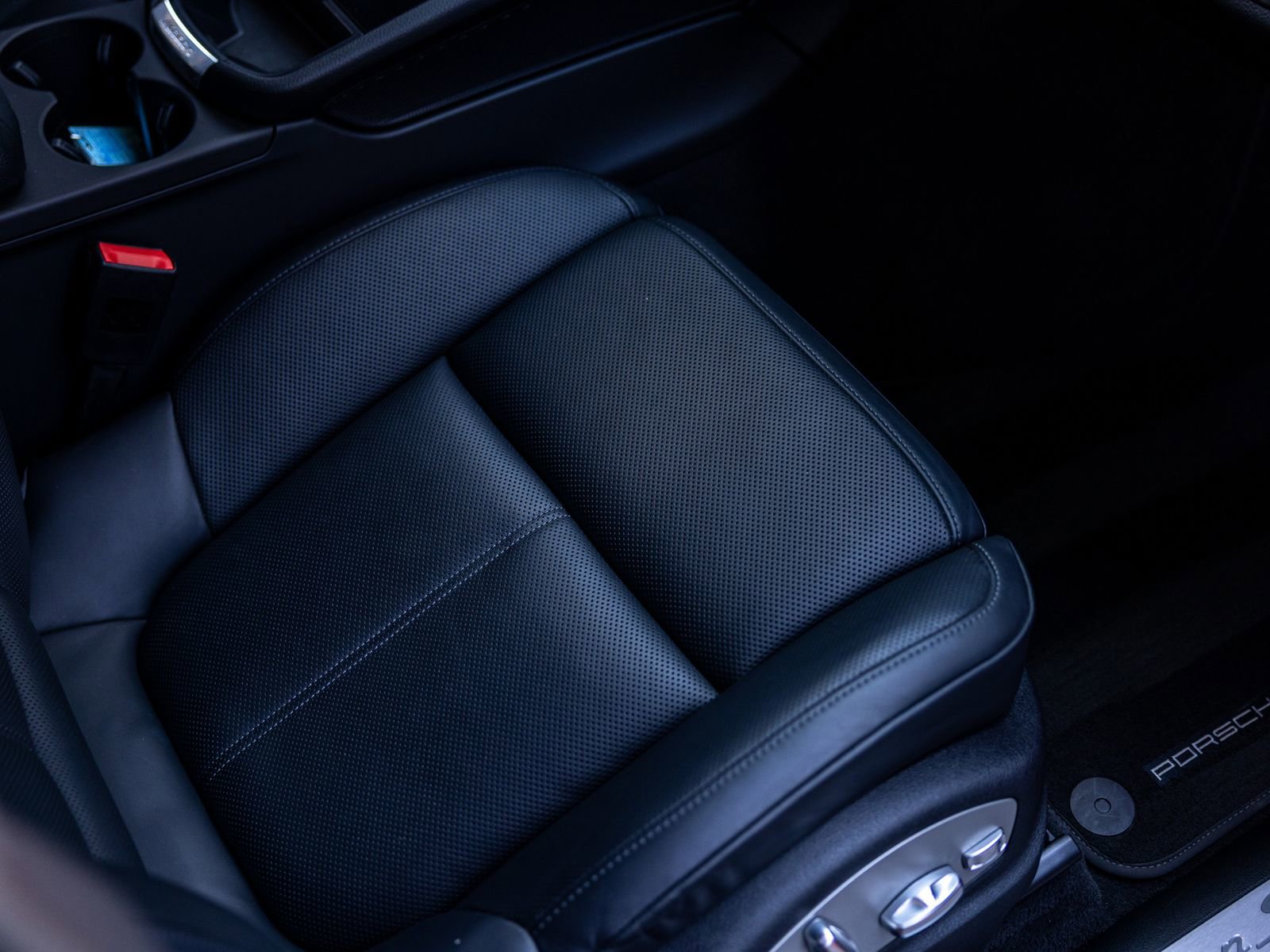 Certified 2024 Porsche Macan S AWD/4WD image 33