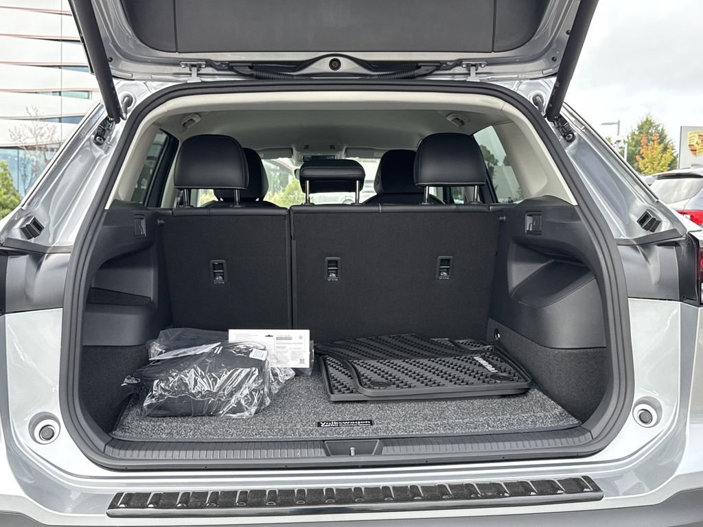 New 2025 Volkswagen Tiguan SE image 16