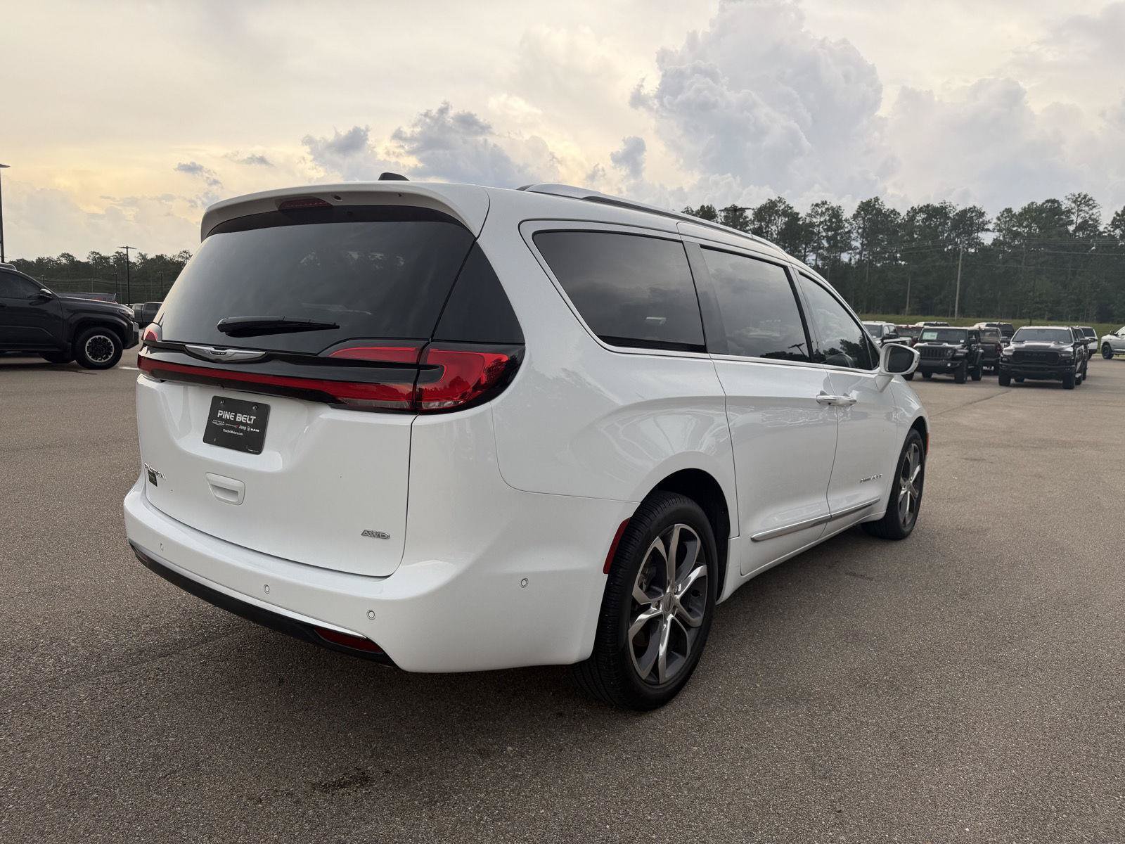 Certified 2024 Chrysler Pacifica Pinnacle AWD/4WD image 6