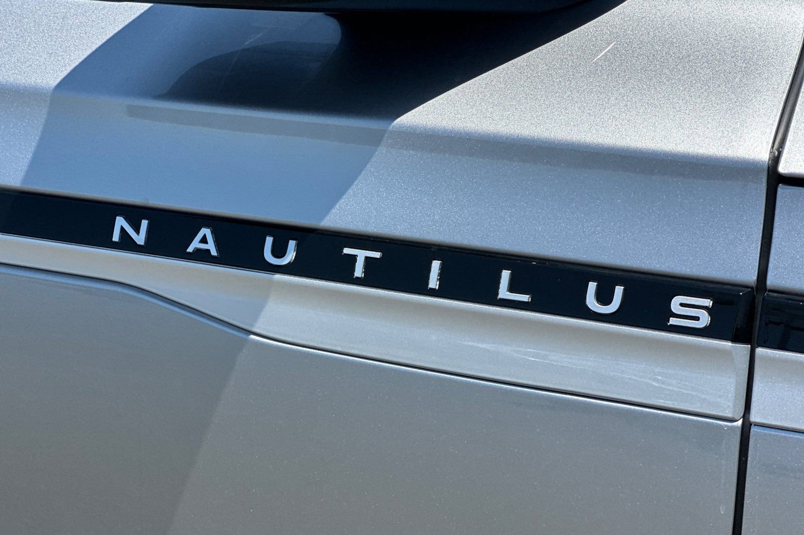 Used 2025 Lincoln Nautilus Premier AWD/4WD image 27