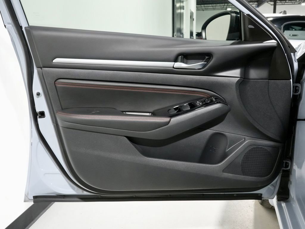 Used 2023 Nissan Altima 2.5 SR image 12