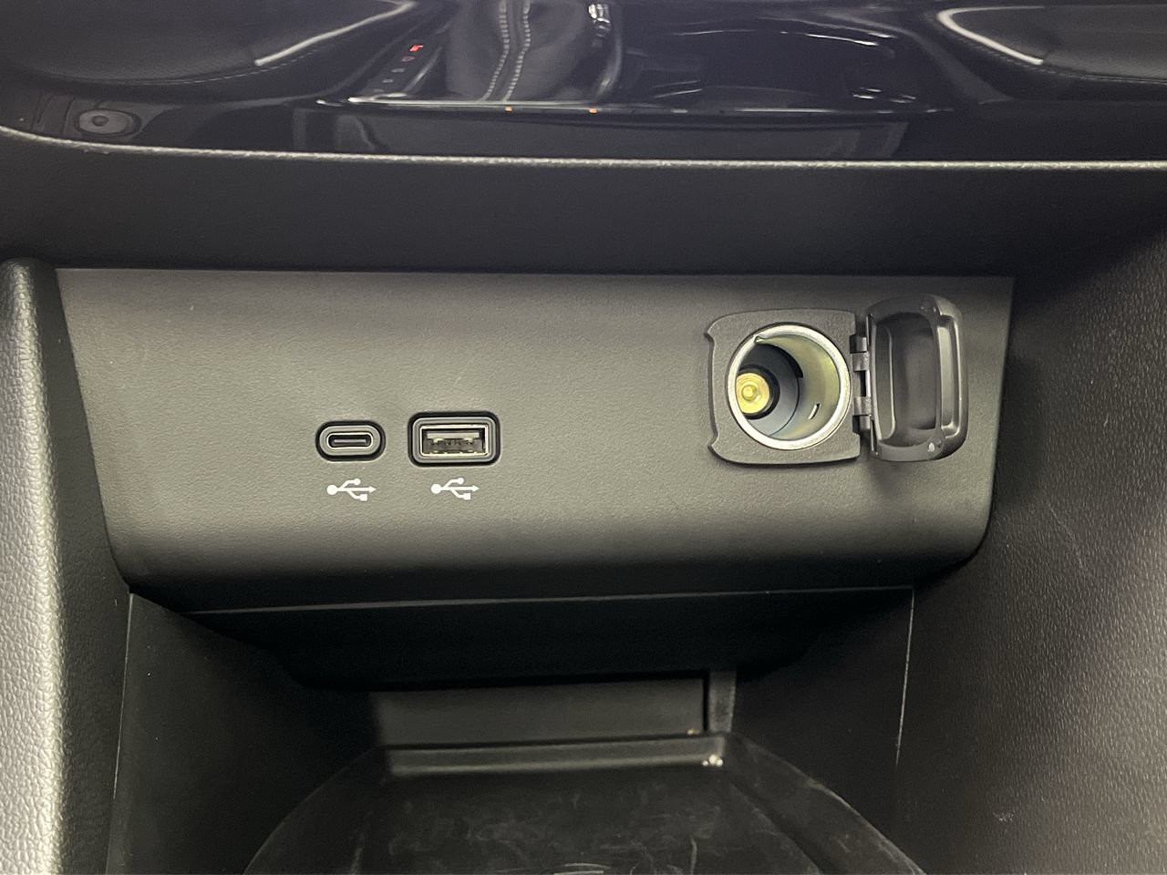 Used 2026 Buick Encore GX Avenir w/ Avenir Technology Package AWD/4WD image 24
