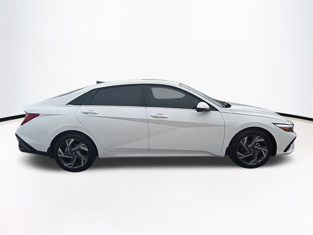 New 2026 Hyundai Elantra Limited image 4