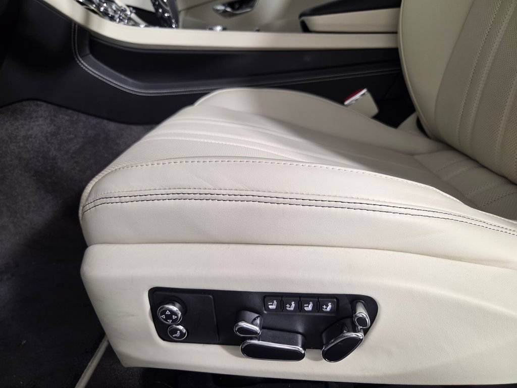 Used 2025 Bentley Continental GTC AWD/4WD image 12