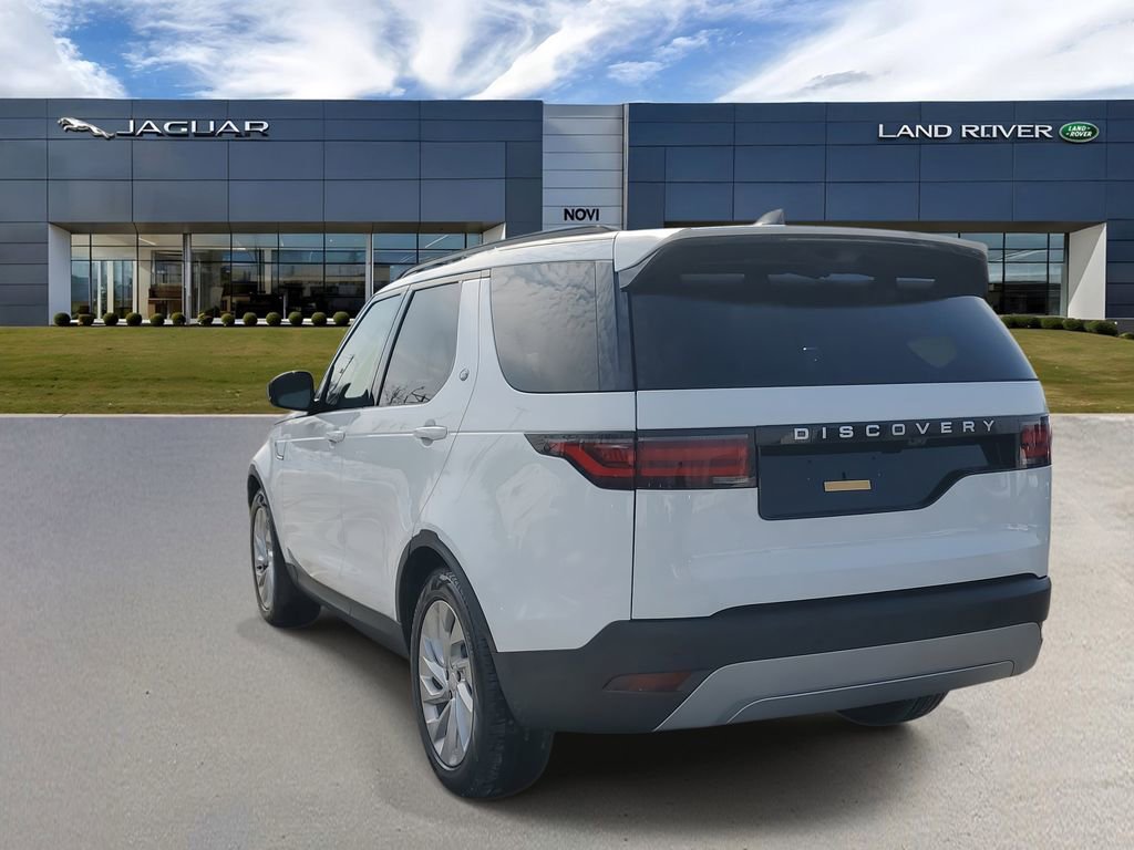 New 2026 Land Rover Discovery S image 2