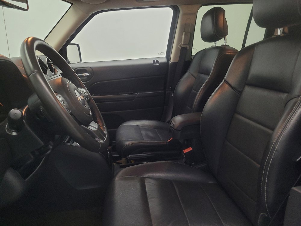 Used 2016 Jeep Patriot High Altitude FWD image 17